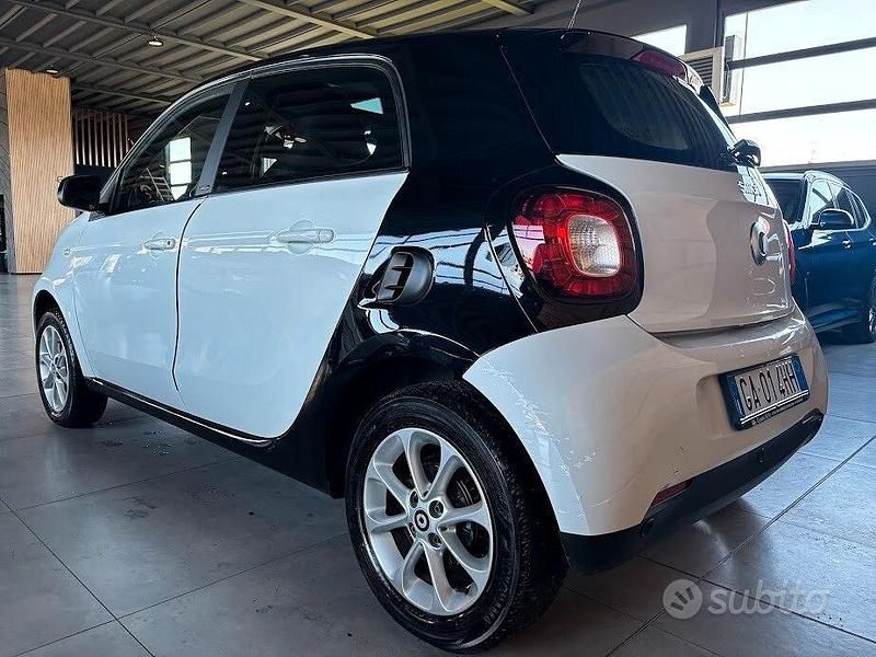 Usata Smart ForFour Passion 90 CV (66 kW) 2019 Bianco Utilitaria