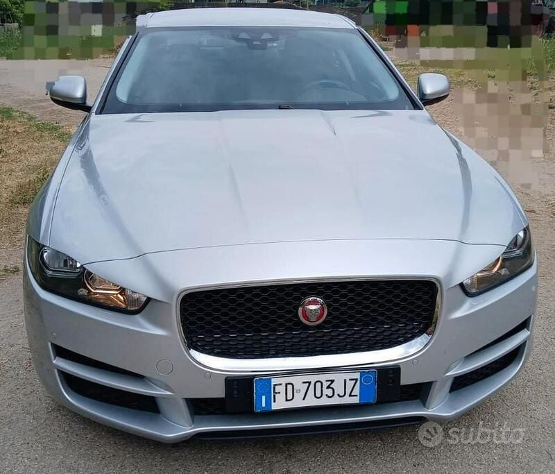 Argento Usata 2016 Jaguar XE Business Edition Tre volumi | 12.800 € (Buon prezzo) - Immagine 1/4