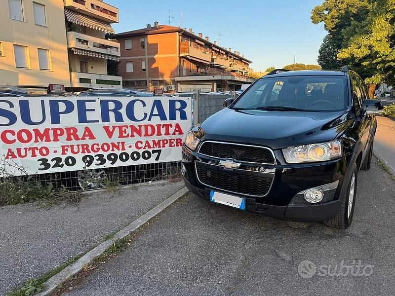 Nero Usata 2011 Chevrolet Captiva SUV | 6500 € (Buon prezzo) - Immagine 1/4
