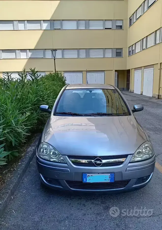 Usata Opel Corsa 69 CV (50 kW) 2006 Grigio Utilitaria