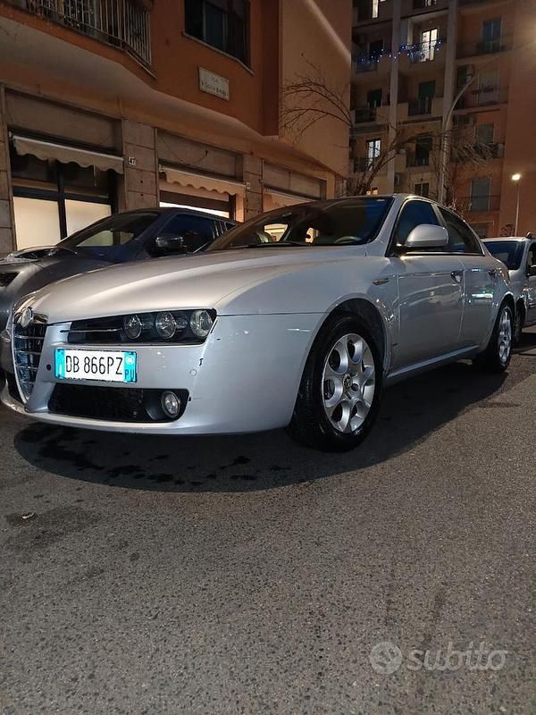 Usata Alfa Romeo 159 140 CV (102 kW) 2006 Grigio Berlina