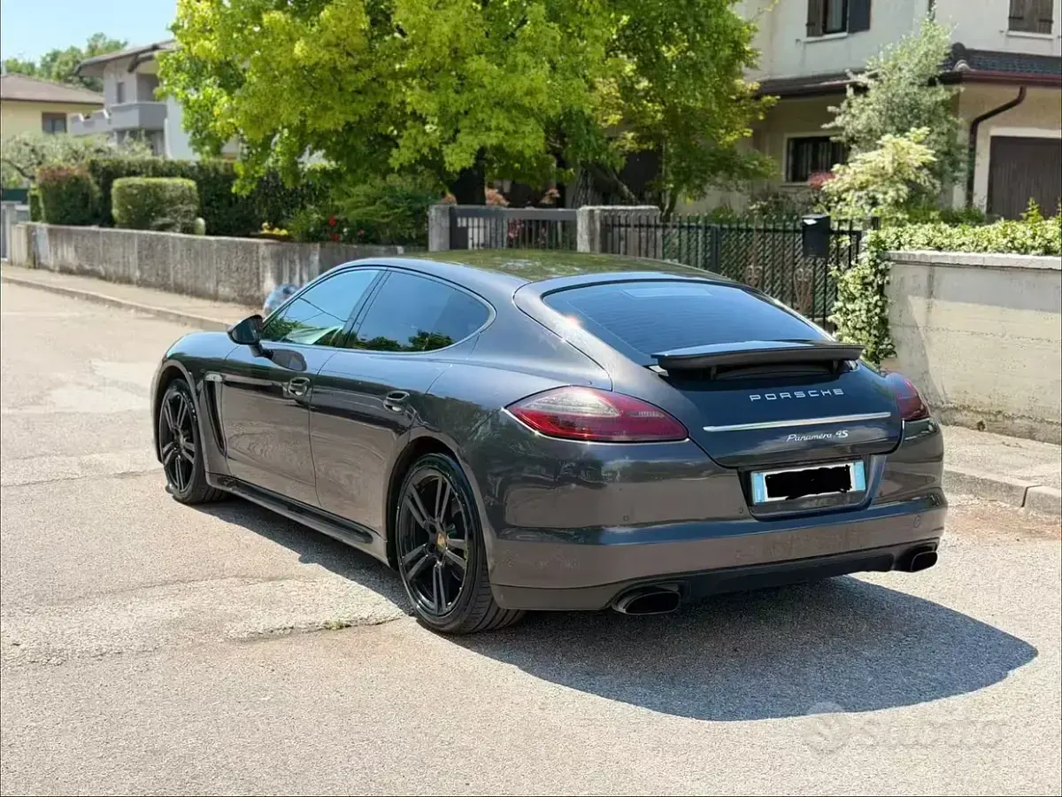 Usata Porsche Panamera 300 CV (220 kW) 2011 Marrone Utilitaria
