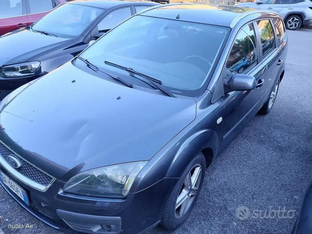 Usata Ford Focus 90 CV (66 kW) 2007 Grigio Station wagon
