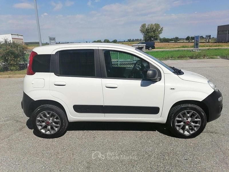 Usata Fiat Panda 4x4 Pop 85 CV (62 kW) 2019 Bianco pastello Utilitaria