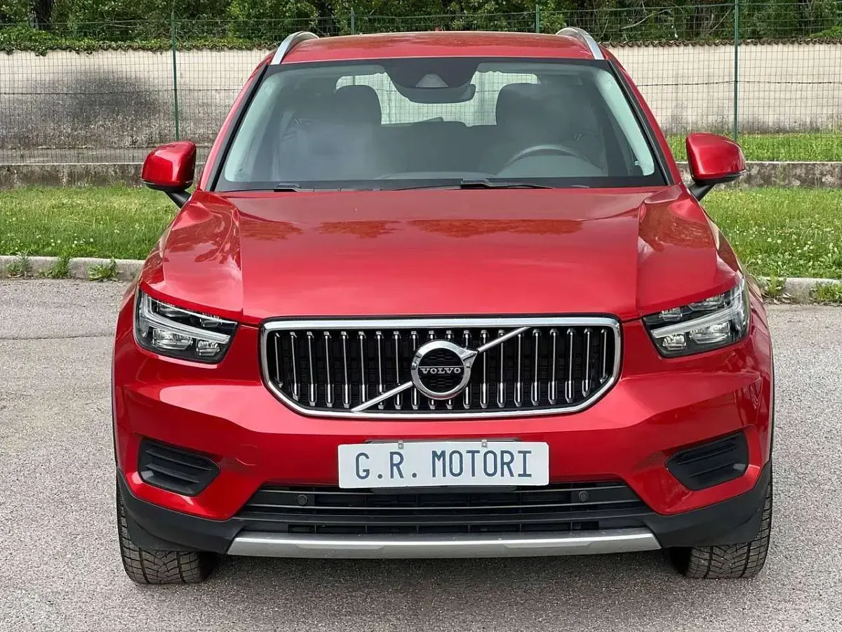 Usata Volvo XC40 Inscription 129 CV (94 kW) 2022 Fusion red metallizzato SUV