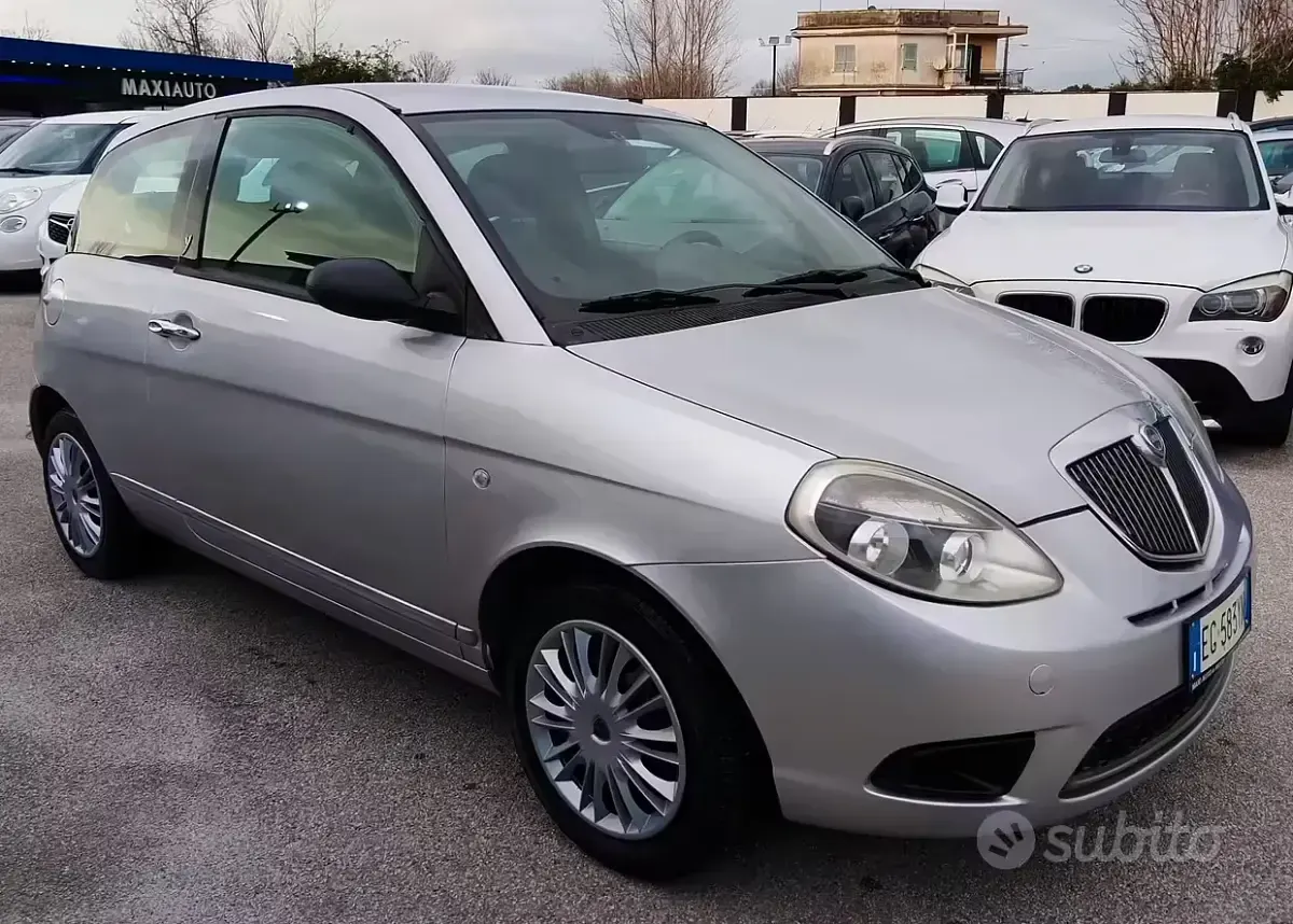 Usata Lancia Ypsilon 69 CV (50 kW) 2011 Grigio Utilitaria