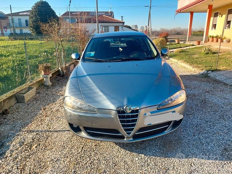 Usata Alfa Romeo 147 120 CV (88 kW) 2007 Grigio Utilitaria