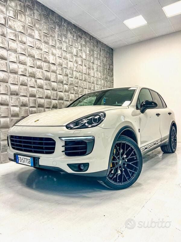 Grigio Usata 2016 Porsche Cayenne Platinum Edition SUV | 30.500 € (Cara) - Immagine 1/4