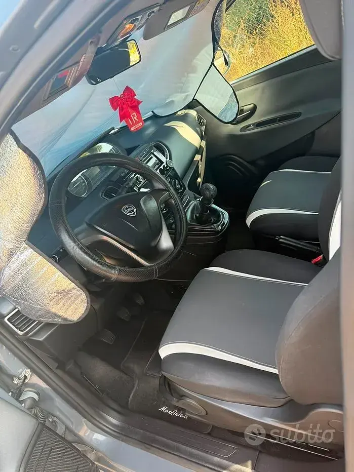 Usata Lancia Ypsilon 69 CV (50 kW) 2015 Grigio Utilitaria