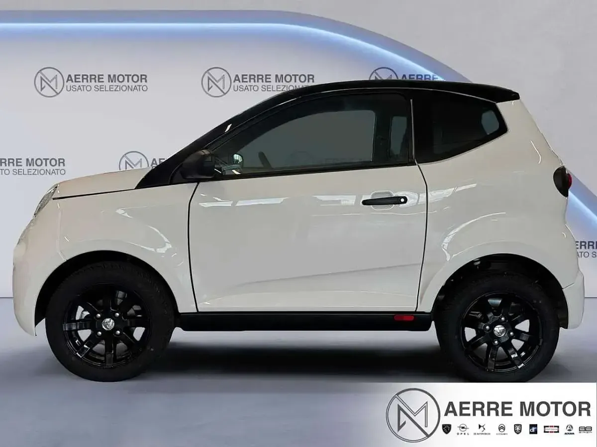 Nuova Aixam City Chic 2026 Bianco Berlina
