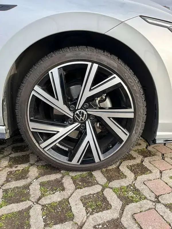 Usata VW Golf VIII R-line 150 CV (110 kW) 2023 Argento Berlina