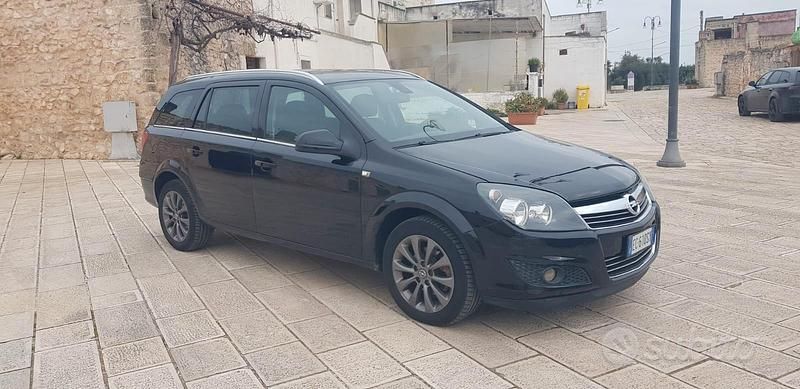 Usata Opel Astra 2010 Nero Station wagon