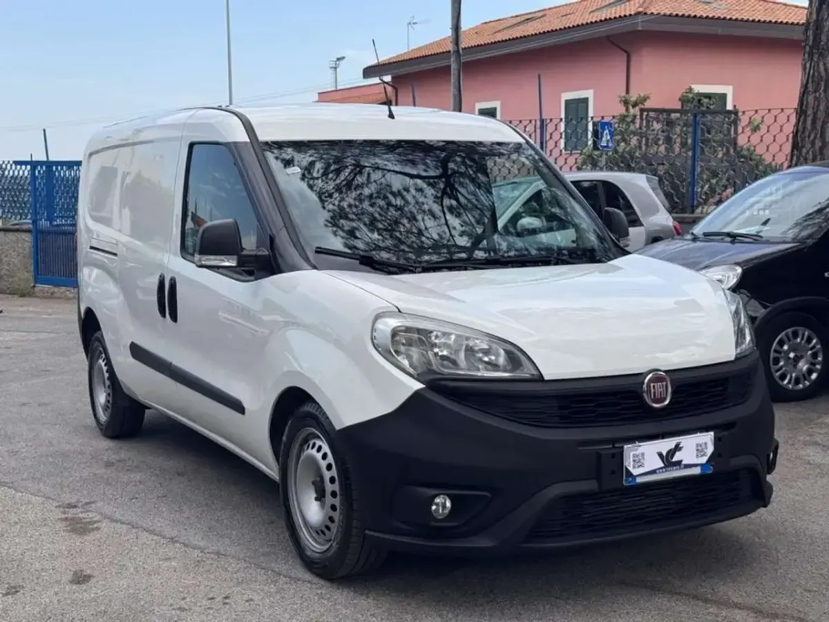Usata Fiat Doblò S 105 CV (77 kW) 2022 Bianco Monovolume