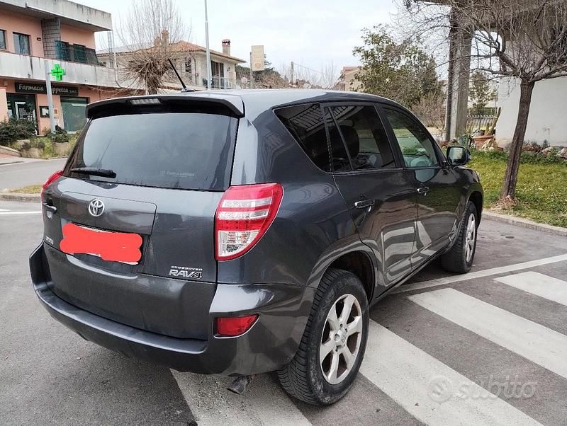 Usata Toyota RAV4 150 CV (110 kW) 2010 Grigio SUV