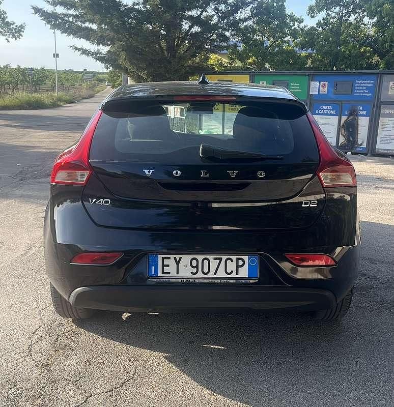 Usata Volvo V40 Business Edition 114 CV (83 kW) 2015 Berlina
