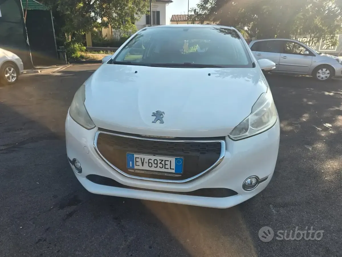 Usata Peugeot 208 Allure 82 CV (60 kW) 2014 Bianco Utilitaria