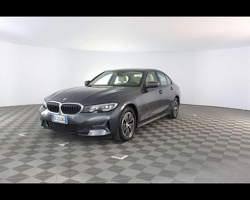 Usata BMW 318 Luxury Line 150 CV (110 kW) 2021 Grigio / pastello Berlina