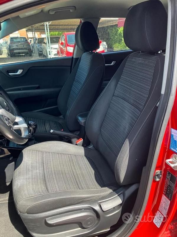 Usata Kia Stonic Style 101 CV (74 kW) 2018 Rosso SUV