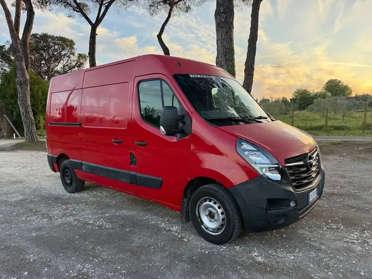 Begagnad Opel Movano 136 HK (100 kW) 2021 Röd Van