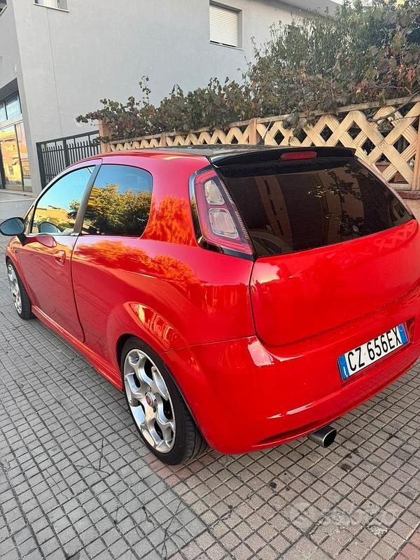 Usata Fiat Grande Punto 130 CV (95 kW) 2005 Rosso Utilitaria