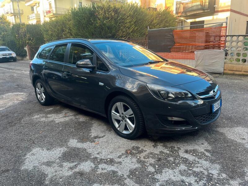 Usato 2013 Opel Astra 1.7 Diesel 110 CV (7.300 €)