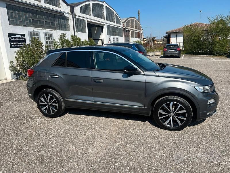 Usata VW T-Roc Style 116 CV (85 kW) 2019 Grigio SUV