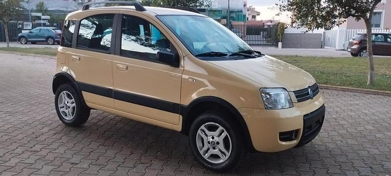 Giallo Usata 2008 Fiat Panda 4x4 Climbing Due volumi | 8590 € (Cara) - Immagine 1/4