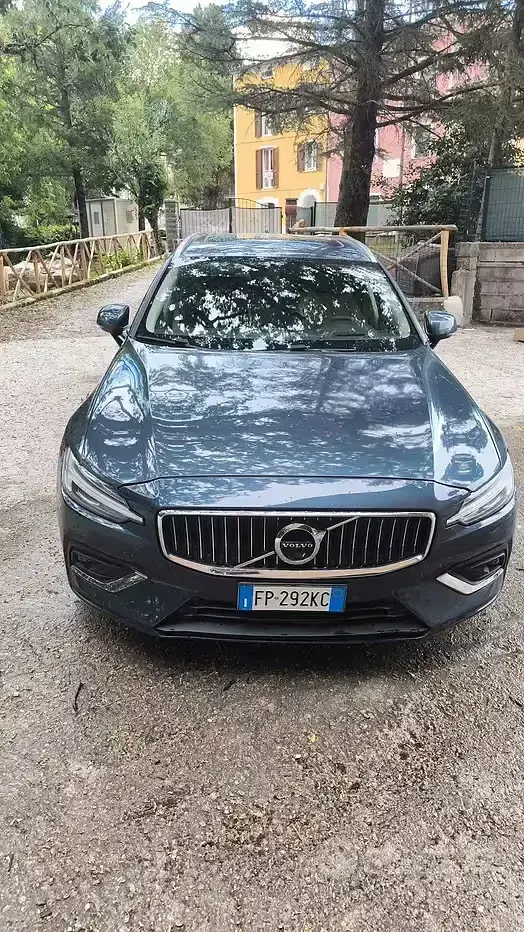 Usata Volvo V60 190 CV (139 kW) 2018 Bluazzurro Station wagon