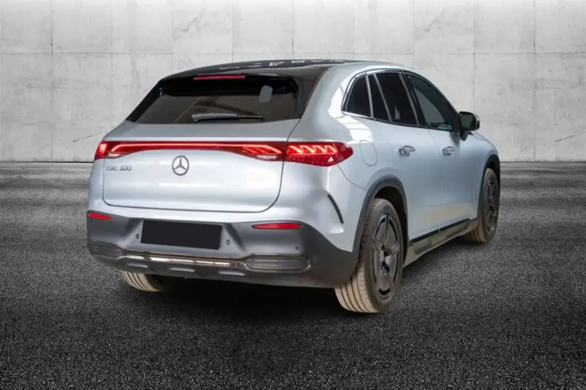 Usata Mercedes EQE300 AMG Line Premium 108 kW (148 CV) 2024 Argento SUV