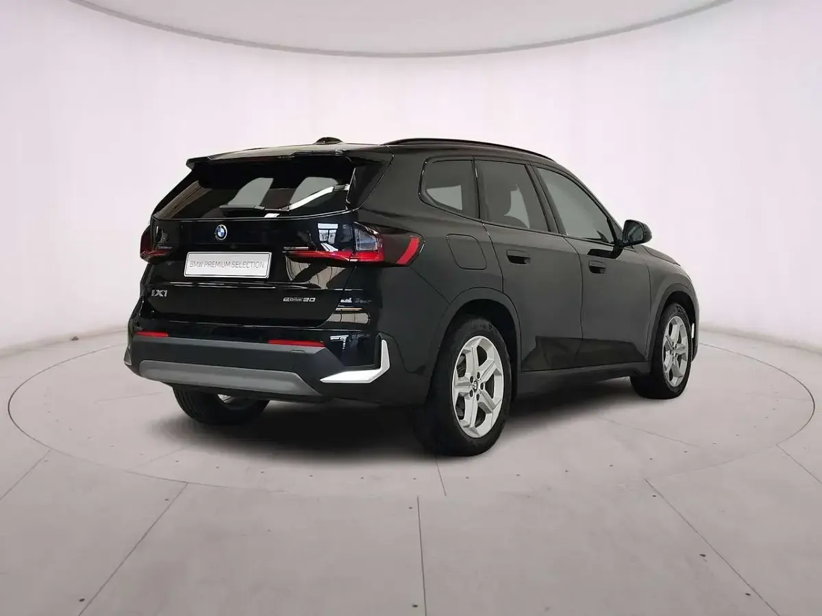 Usata BMW iX1 Comfort Edition 150 kW (204 CV) 2025 Black sapphire SUV