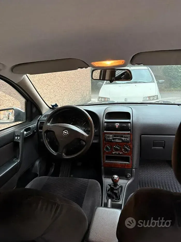 Usata Opel Astra 75 CV (55 kW) 2001 Nero Station wagon