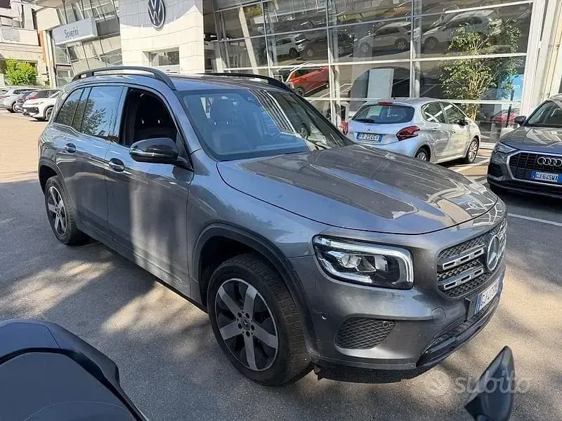 Usata Mercedes GLB200 Premium 150 CV (110 kW) 2022 Grigio scuro SUV
