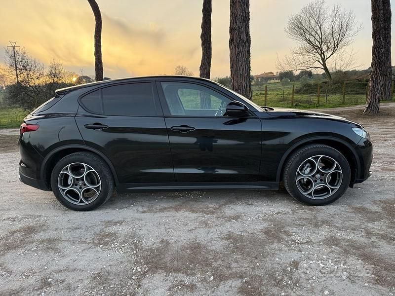 Usata Alfa Romeo Stelvio 209 CV (153 kW) 2022 Nero SUV