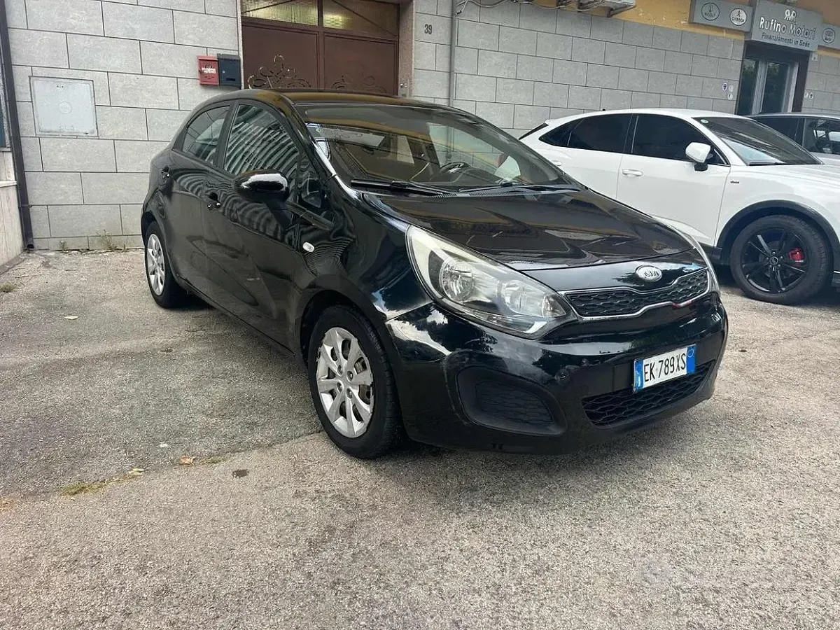 Usata Kia Rio 75 CV (55 kW) 2015 Nero Berlina