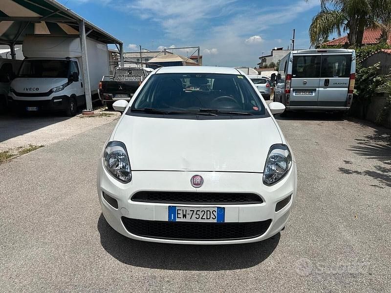 Usata Fiat Grande Punto Street 77 CV (56 kW) 2014 Bianco Utilitaria