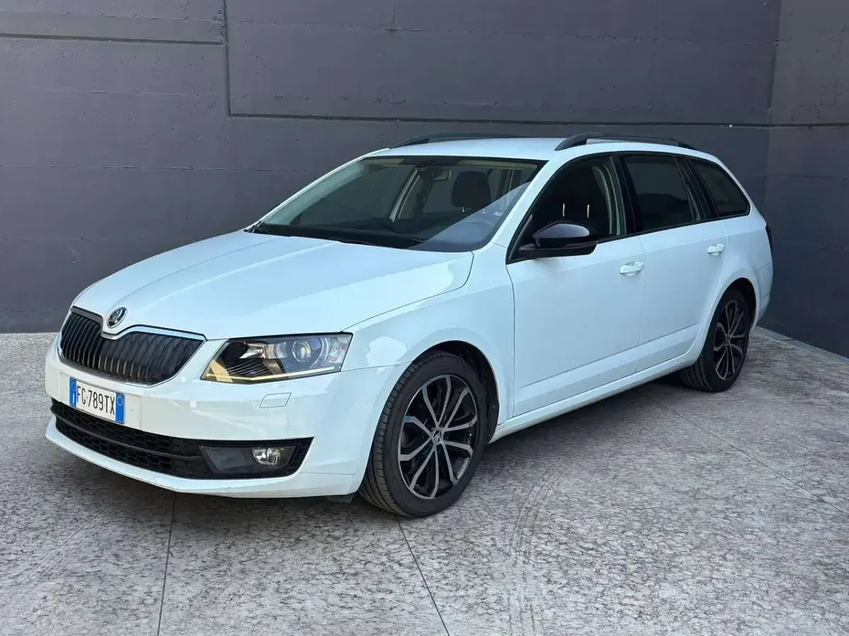 Usata Skoda Octavia Executive 110 CV (80 kW) 2016 Bianco Station wagon