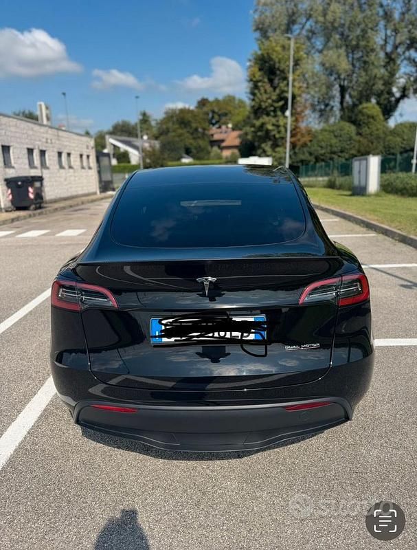 Usata Tesla Model Y Performance 392 kW (534 CV) 2024 Nero SUV