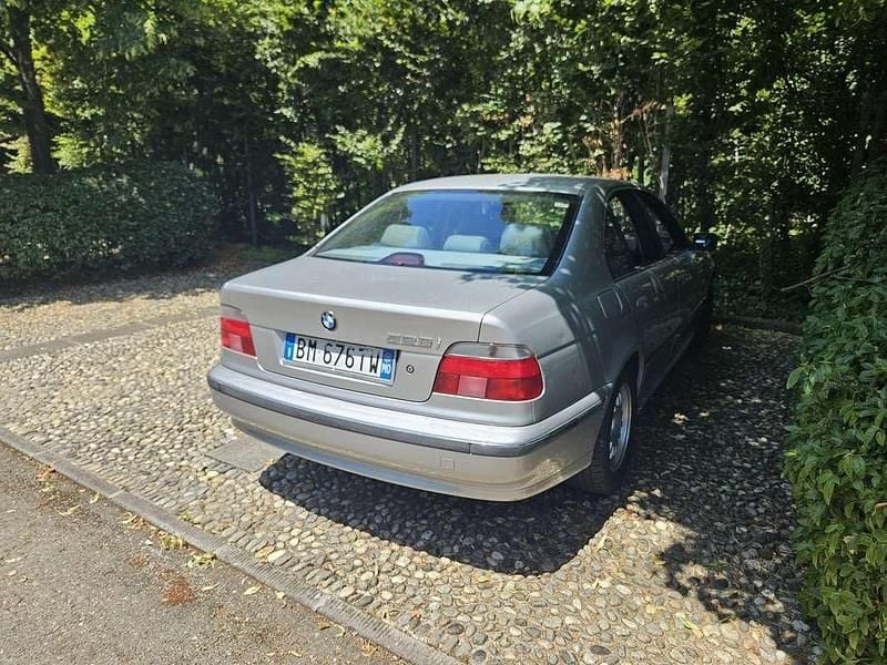Begagnad BMW 528 193 HK (141 kW) 2000 Silver Sedan