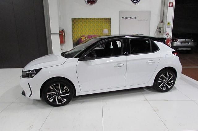 Usata Opel Corsa 101 CV (74 kW) 2025 Bianco tetto nero Utilitaria