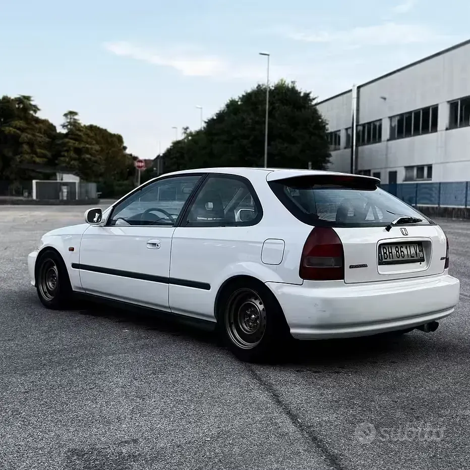 Usata Honda Civic 90 CV (66 kW) 1999 Bianco Berlina