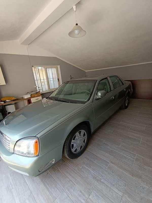Usata Cadillac Deville 279 CV (205 kW) 2006 Verde Berlina