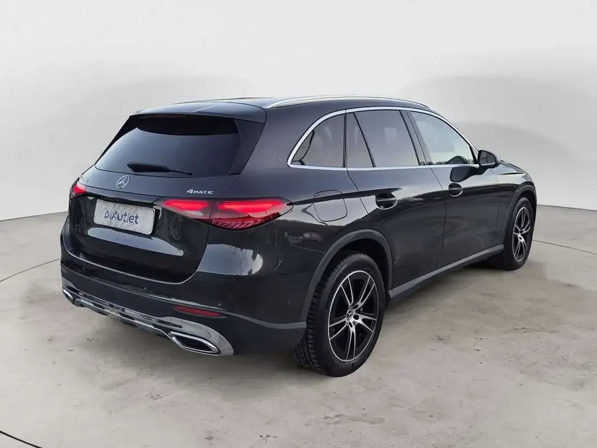 Käytetty Mercedes GLC220 Advanced 197 HP (144 kW) 2023 Harmaa Katumaasturi