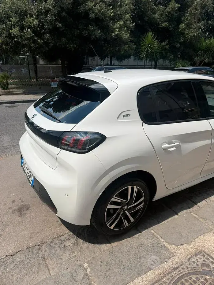 Usata Peugeot 208 102 CV (75 kW) 2020 Bianco Utilitaria