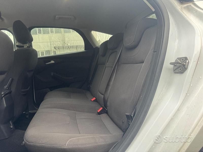 Usata Ford Focus Titanium 115 CV (84 kW) 2011 Bianco Berlina