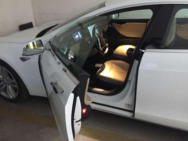 Usata Tesla Model S 135 kW (184 CV) 2016 Bianco Utilitaria