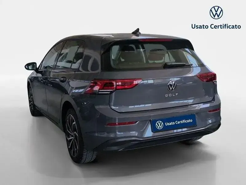 Usata VW Golf VIII Life 116 CV (85 kW) 2022 Berlina