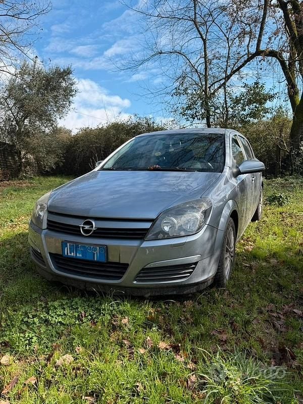 Usata Opel Astra 101 CV (74 kW) 2004 Grigio Utilitaria