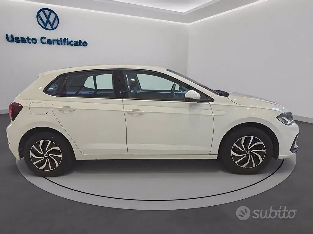 Usata VW Polo Life 95 CV (69 kW) 2023 Bianco Utilitaria