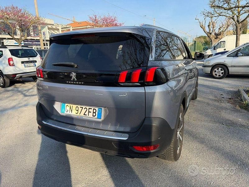 Usata Peugeot 5008 S 131 CV (96 kW) 2023 Grigio SUV