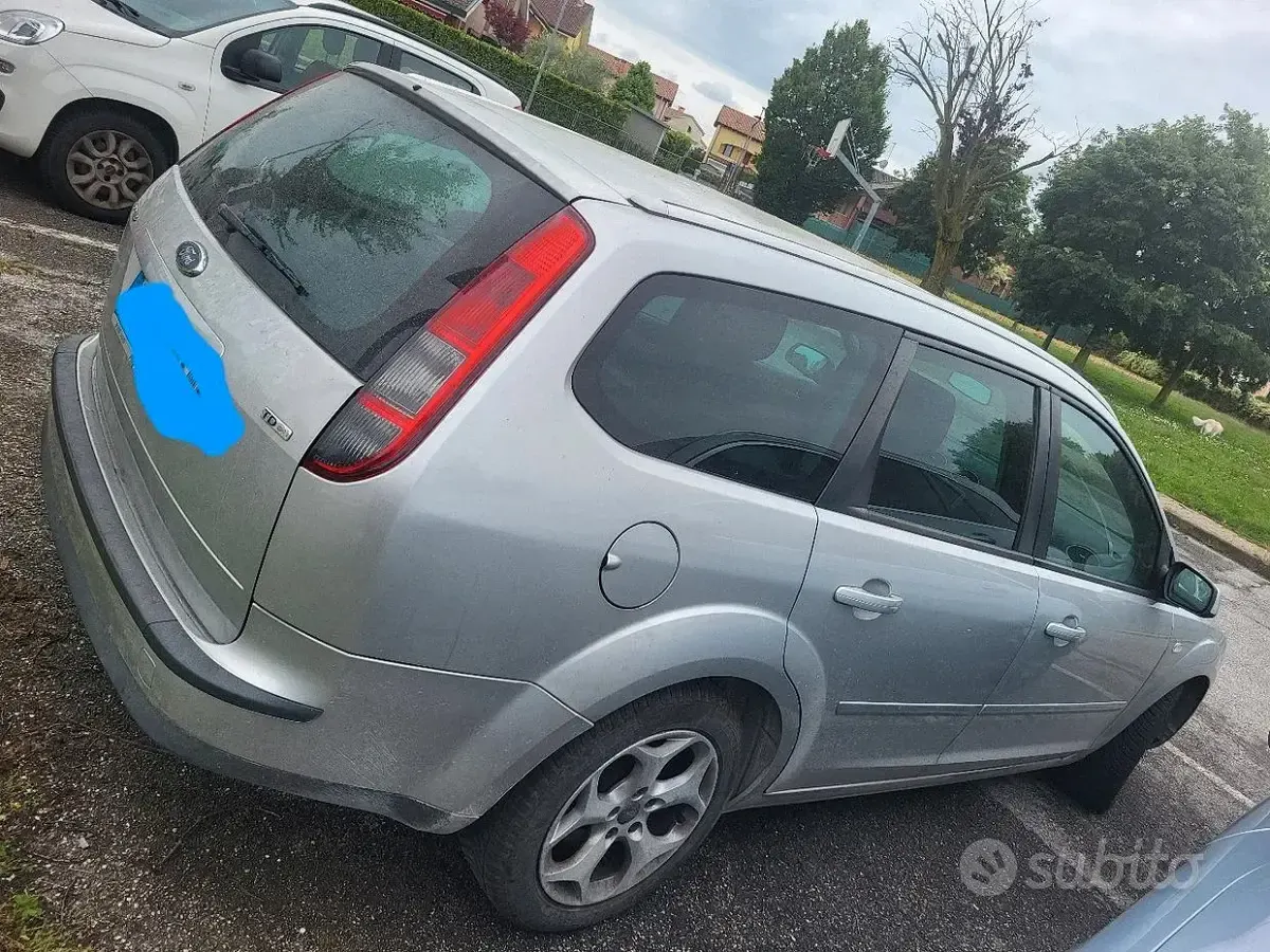 Usata Ford Focus 115 CV (84 kW) 2007 Grigio Station wagon